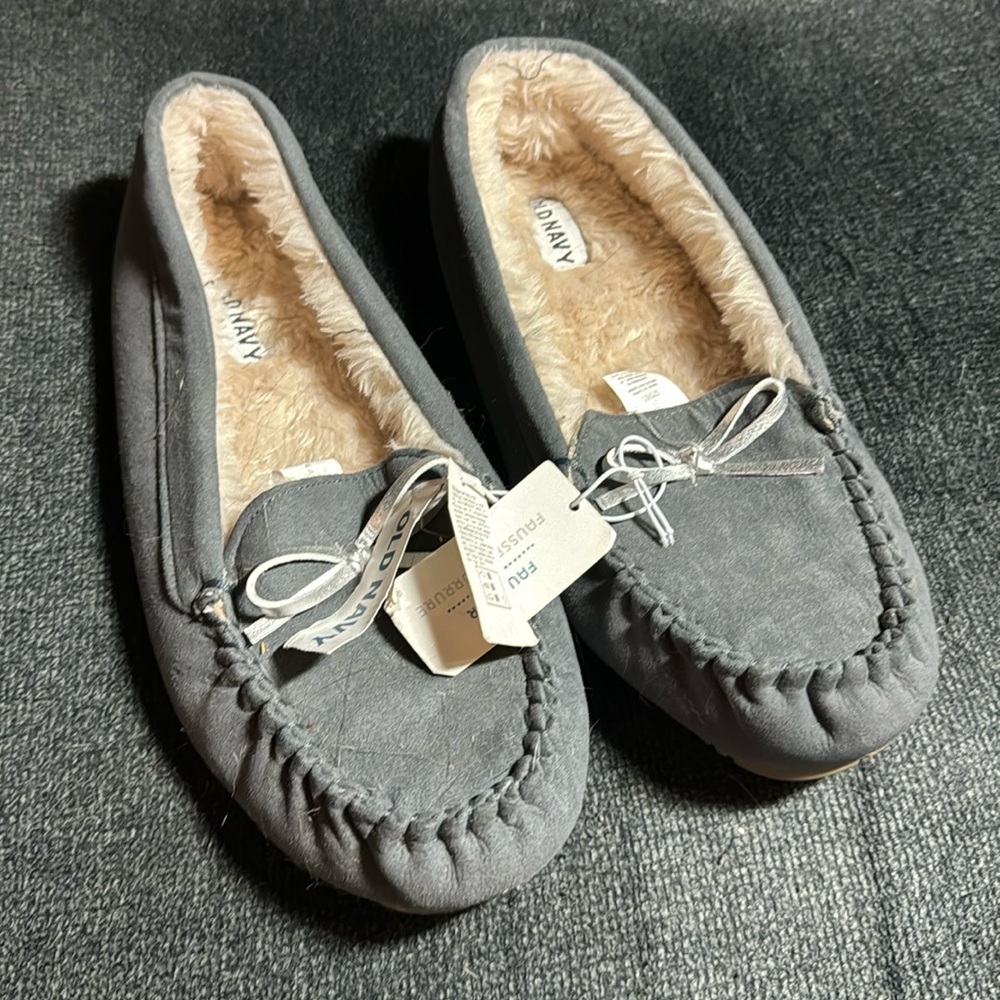 Old Navy grey fuzzy moccasins size 10 NWT